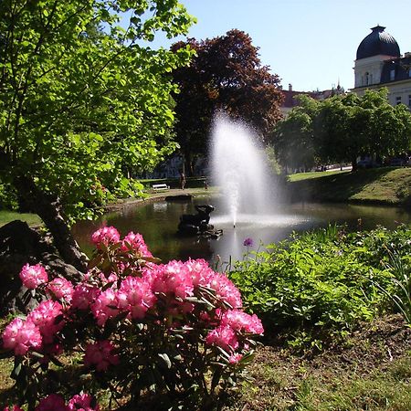 Hotel Maxim Marianske Lazne Bagian luar foto