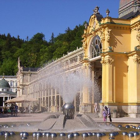 Hotel Maxim Marianske Lazne Bagian luar foto