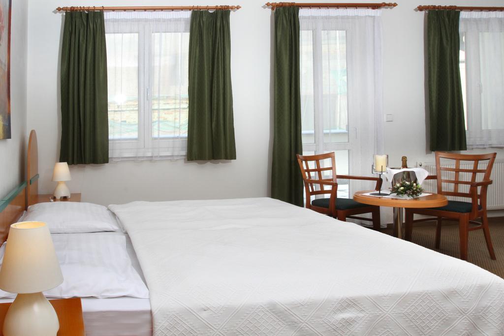 Hotel Maxim Marianske Lazne Ruang foto