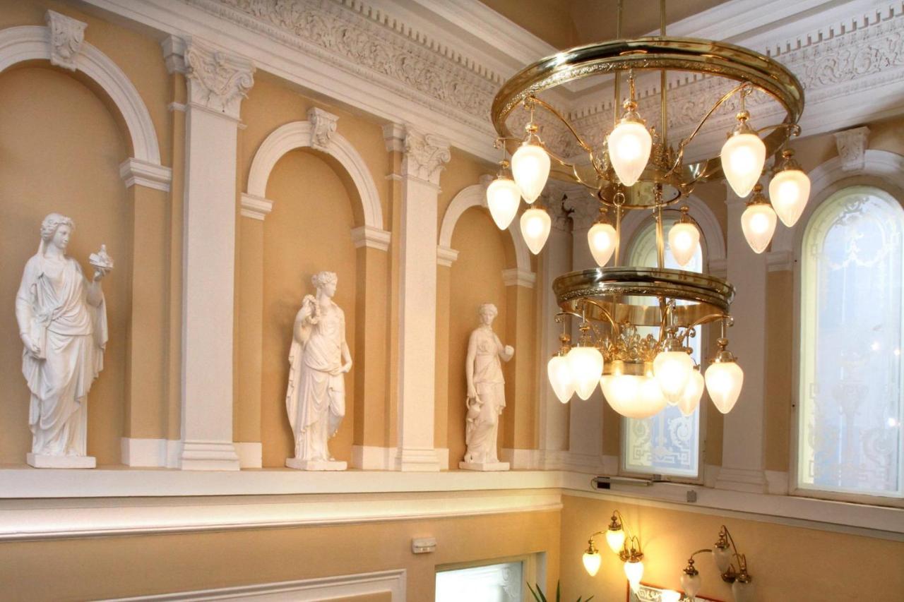 Hotel Maxim Marianske Lazne Bagian luar foto