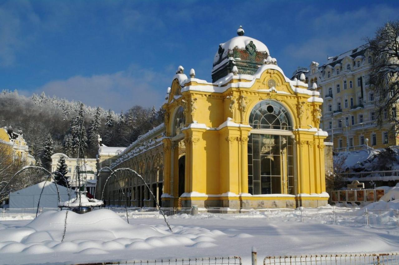 Hotel Maxim Marianske Lazne Bagian luar foto