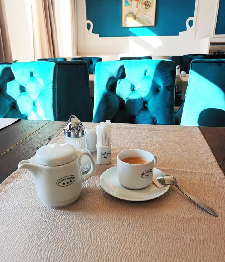Hotel Maxim Marianske Lazne Bagian luar foto