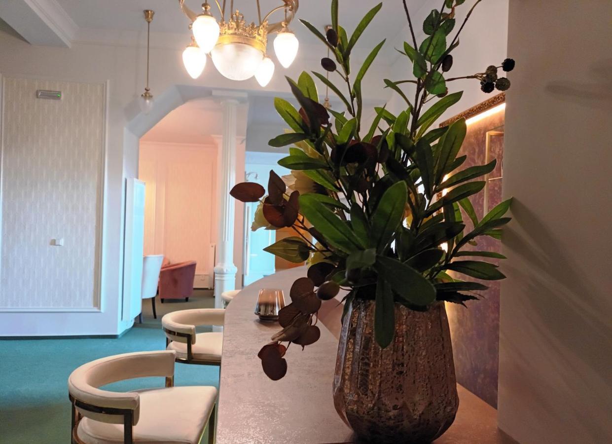 Hotel Maxim Marianske Lazne Bagian luar foto