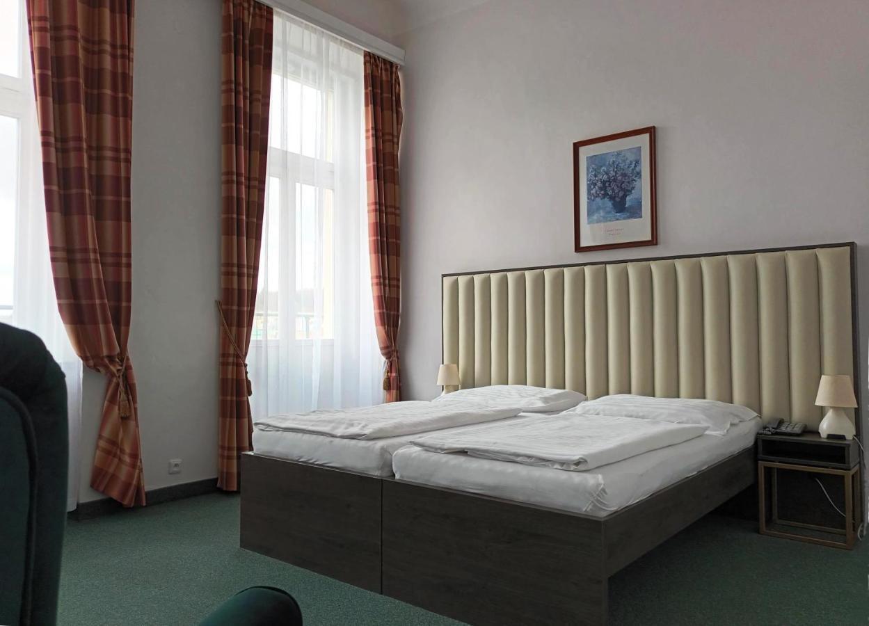 Hotel Maxim Marianske Lazne Bagian luar foto