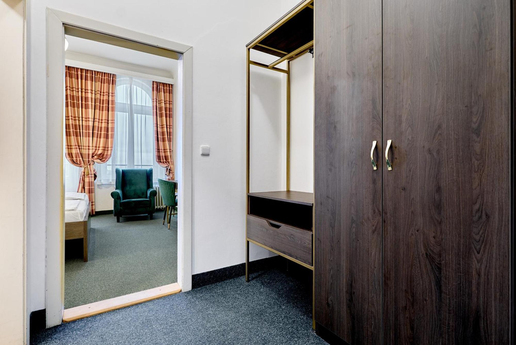 Hotel Maxim Marianske Lazne Bagian luar foto
