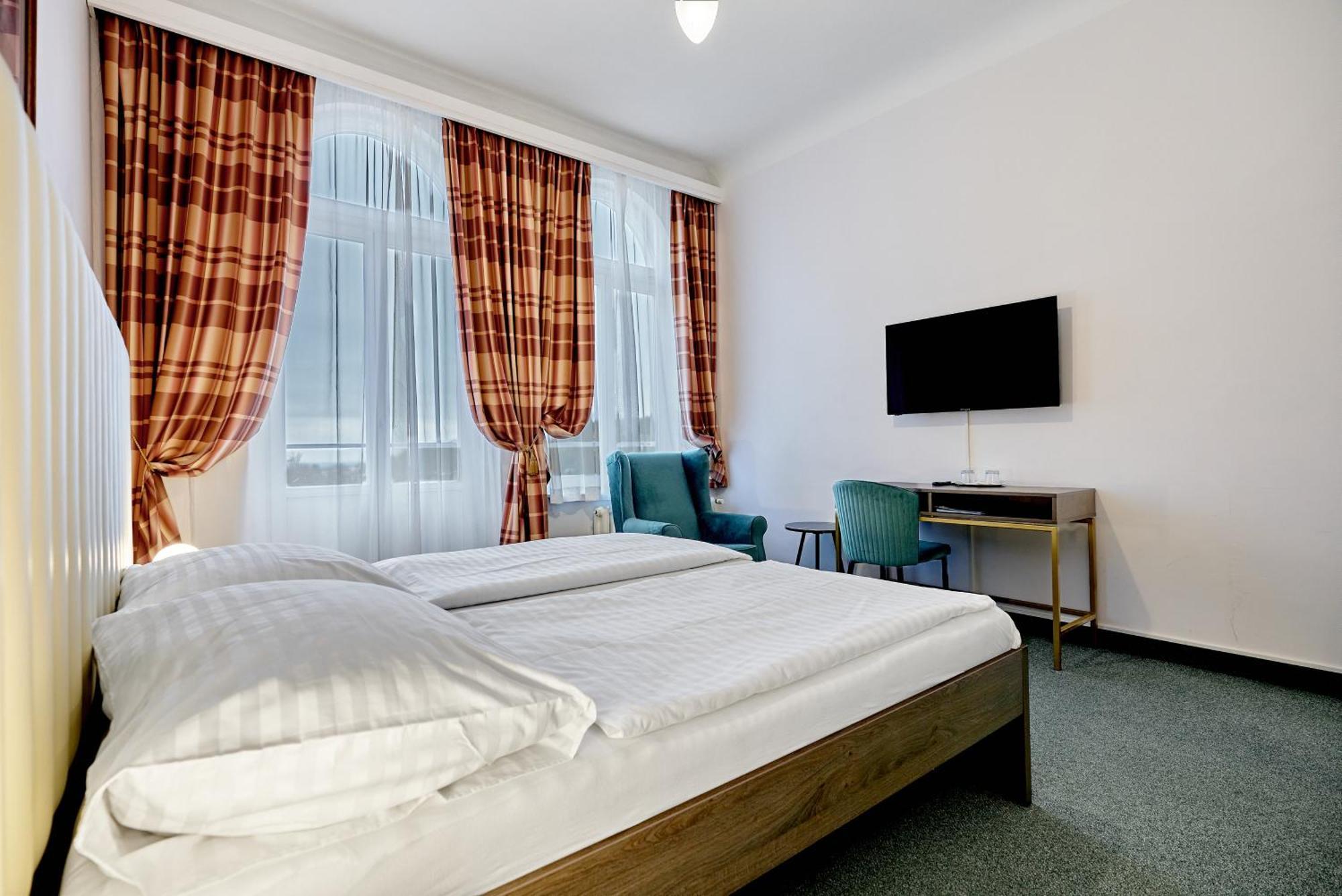 Hotel Maxim Marianske Lazne Bagian luar foto