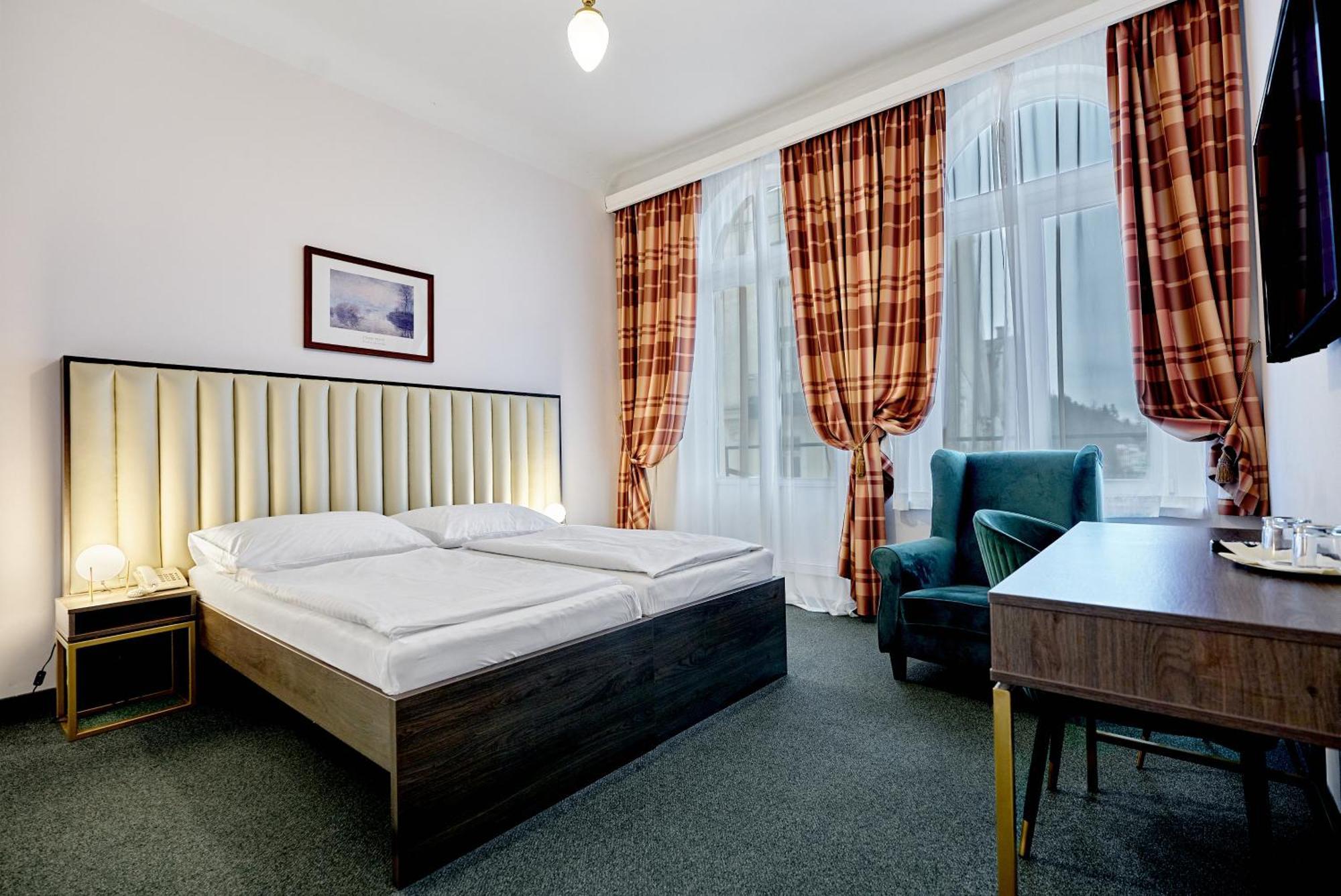 Hotel Maxim Marianske Lazne Bagian luar foto