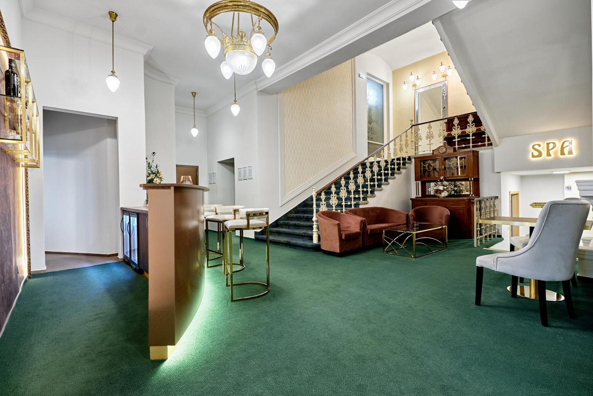 Hotel Maxim Marianske Lazne Bagian luar foto