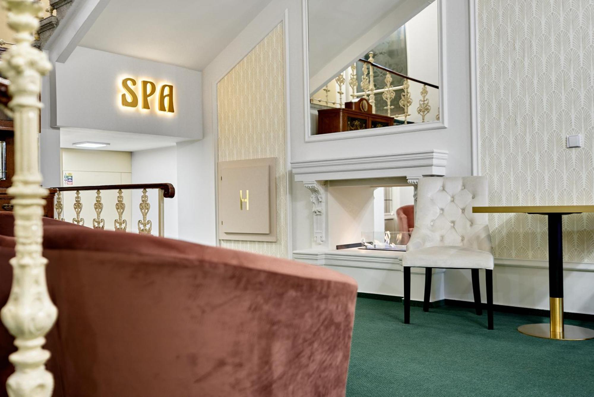 Hotel Maxim Marianske Lazne Bagian luar foto