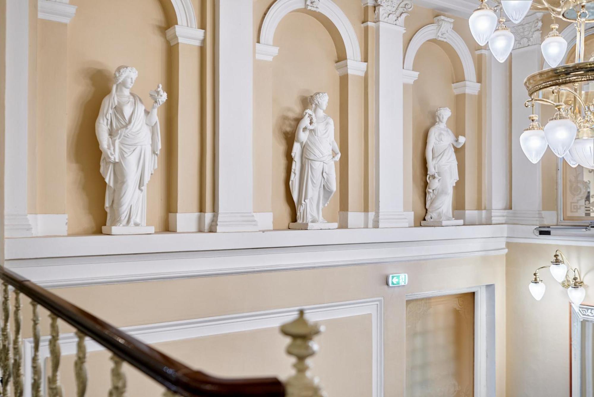 Hotel Maxim Marianske Lazne Bagian luar foto