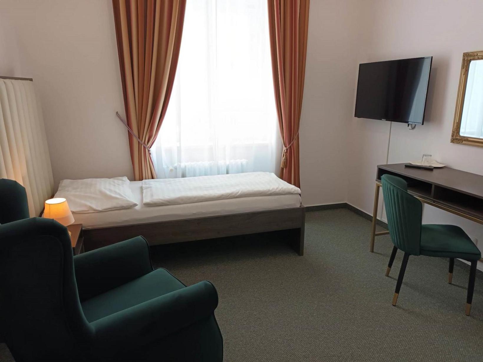 Hotel Maxim Marianske Lazne Bagian luar foto
