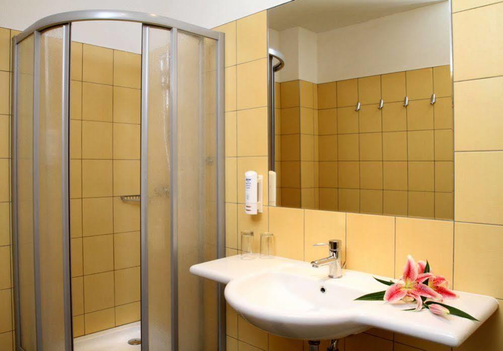 Hotel Maxim Marianske Lazne Bagian luar foto