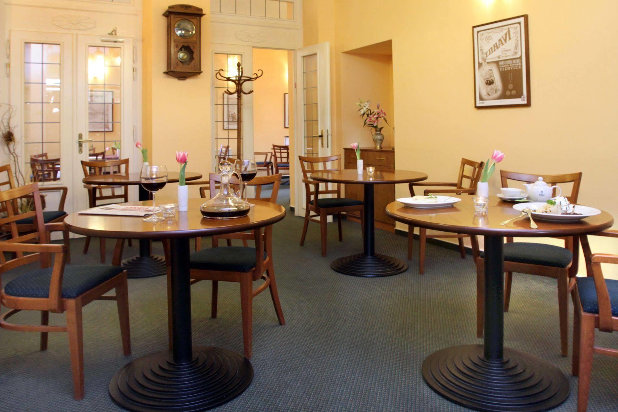 Hotel Maxim Marianske Lazne Bagian luar foto